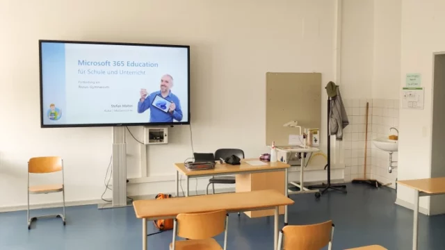 Klassenzimmer mir digitaler Tafel in Deutschland