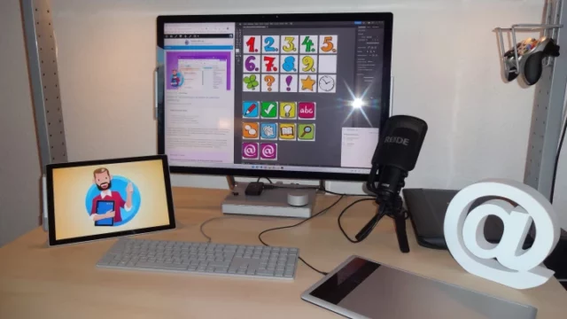 Schreibtisch mit Surface Pro als zweiter Bildschirm